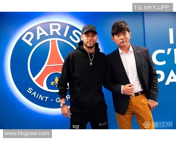 周杰伦与足球明星亲密合影展现运动与音乐的完美结合